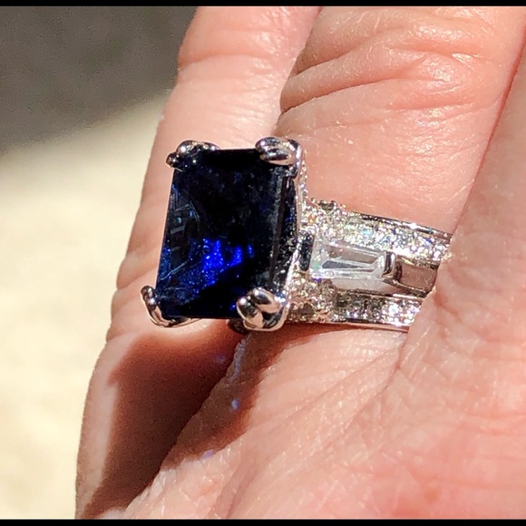 SOLD OUT๐๐6ct 12x10mm Sapphire Eiffel Tower๐ - Picture 2 of 10